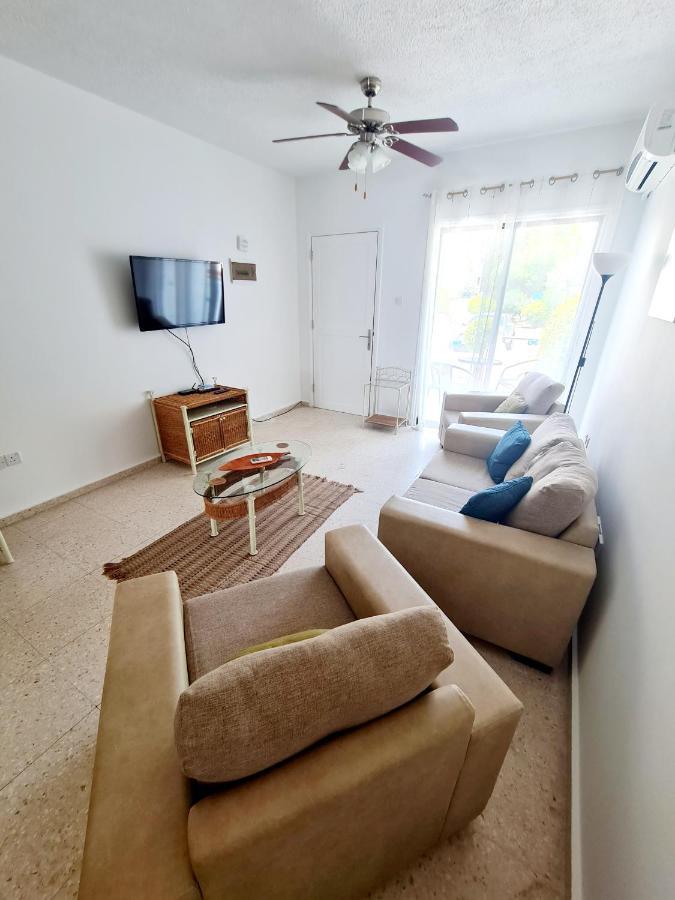 2 Bedroom Townhouse, Close To Paphos Harbour, Use Of Onsite Facilities Екстериор снимка