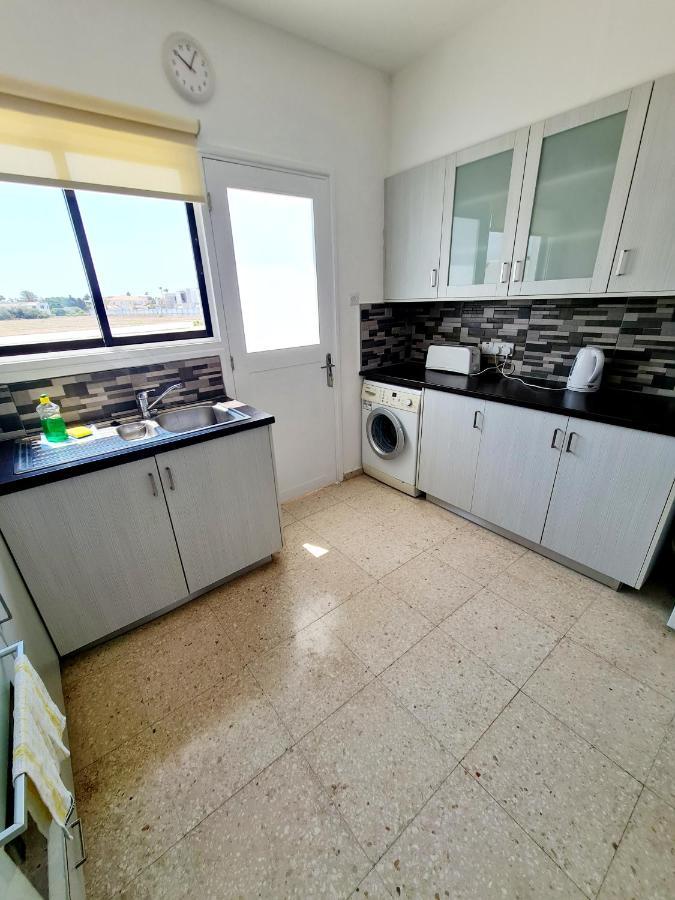 2 Bedroom Townhouse, Close To Paphos Harbour, Use Of Onsite Facilities Екстериор снимка