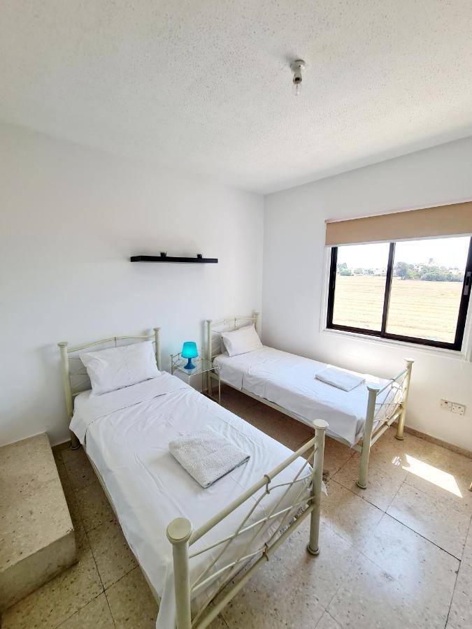 2 Bedroom Townhouse, Close To Paphos Harbour, Use Of Onsite Facilities Екстериор снимка