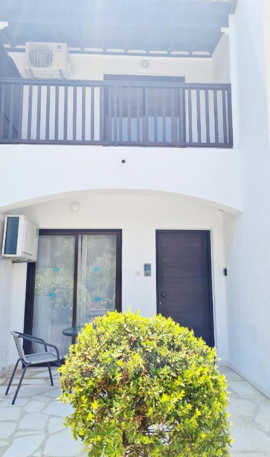 2 Bedroom Townhouse, Close To Paphos Harbour, Use Of Onsite Facilities Екстериор снимка