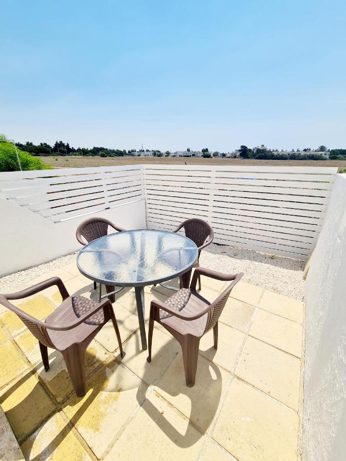 2 Bedroom Townhouse, Close To Paphos Harbour, Use Of Onsite Facilities Екстериор снимка