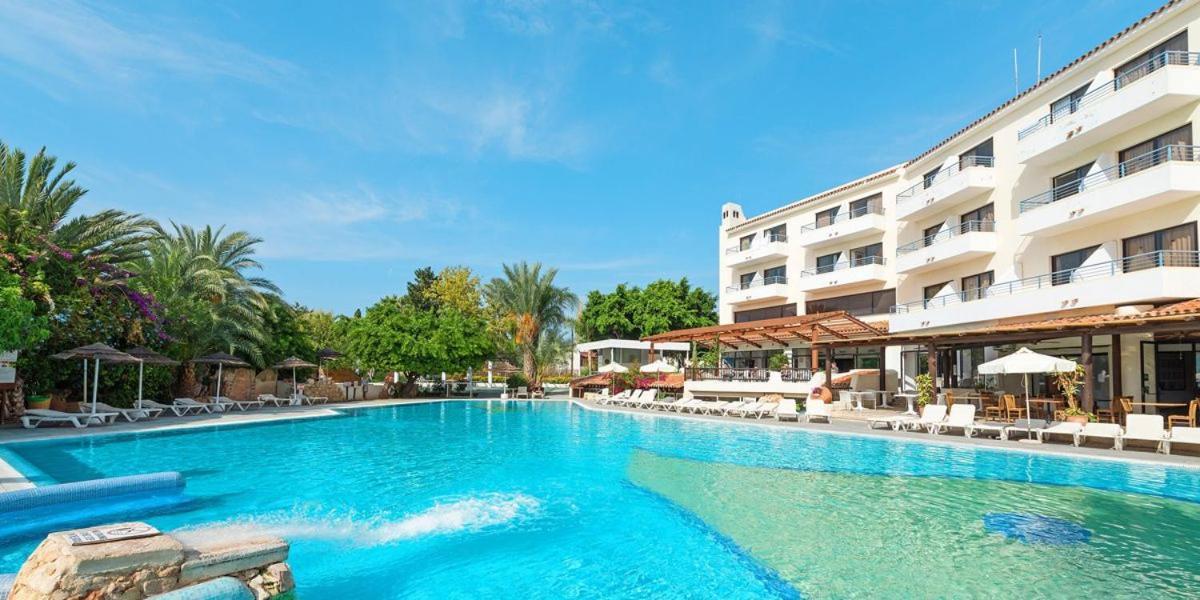 2 Bedroom Townhouse, Close To Paphos Harbour, Use Of Onsite Facilities Екстериор снимка